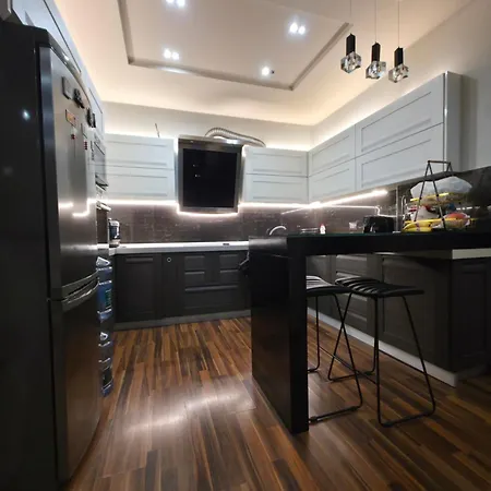 888 Center Apartment